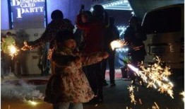 花火 在线观看,浪漫烟花下的青春记忆